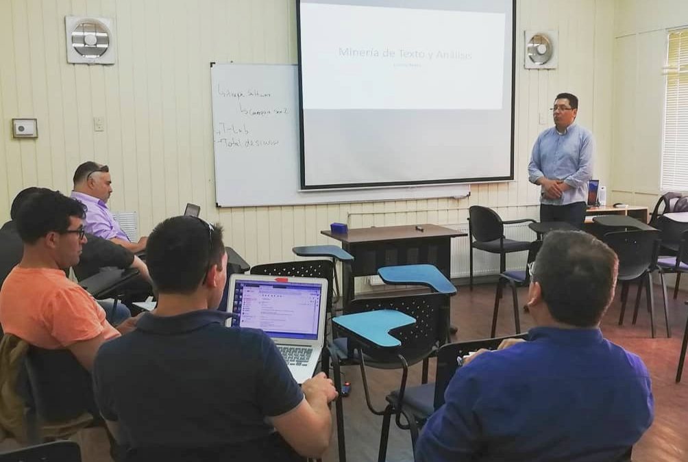 18 profesionales finalizan el diploma UdeC Análisis de Inteligencia